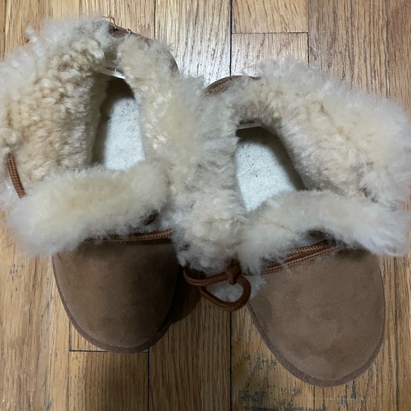UGG Australia Kids Chestnut Boots - Picture 6 of 10